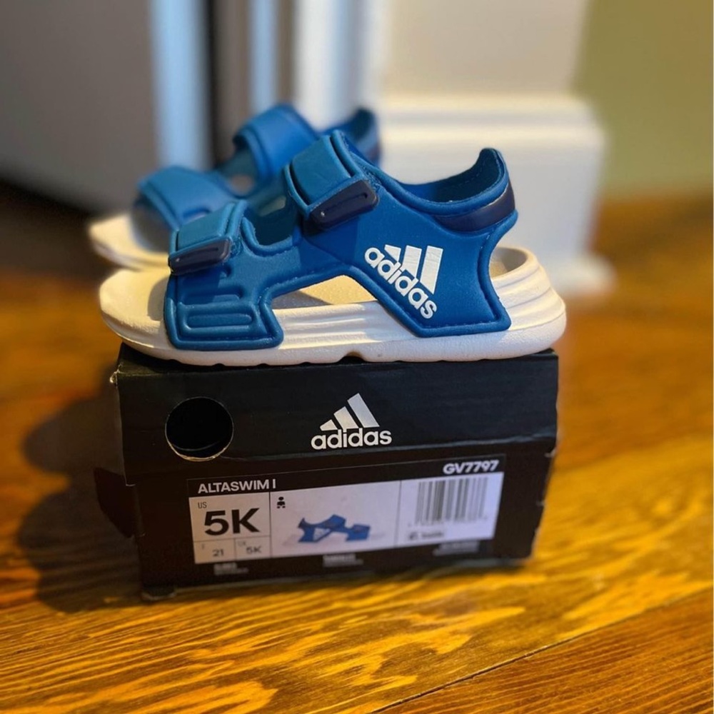 Toddler boys Adidas sandals size 5